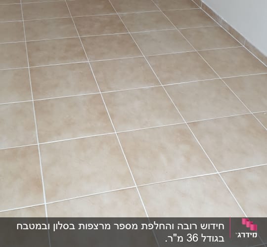 ריצוף קרמיקה חדש בחדר עם קיר לבנים